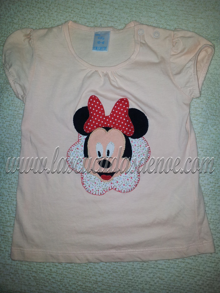 Camiseta con aplicación de Minnie Mouse