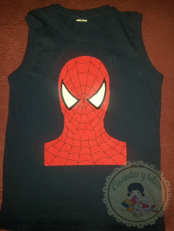 Camiseta con aplicación de Spiderman