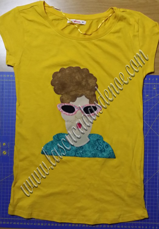 Camiseta con aplicación de una señora muy presumida